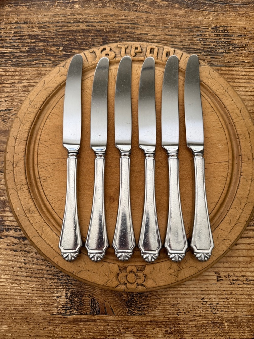 Beautiful Set of 6 Oneida Stainless Steel Dinner Knives | Henley Design